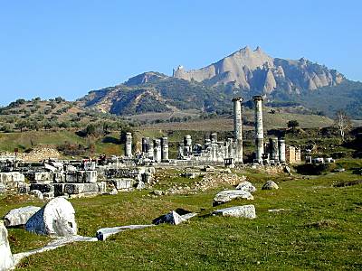http://www.bibleplaces.com/images/Sardis_Temple_of_Artemis4_tb_n010700.jpg
