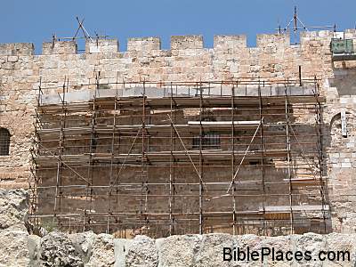 Temple Mount bulge scaffolding