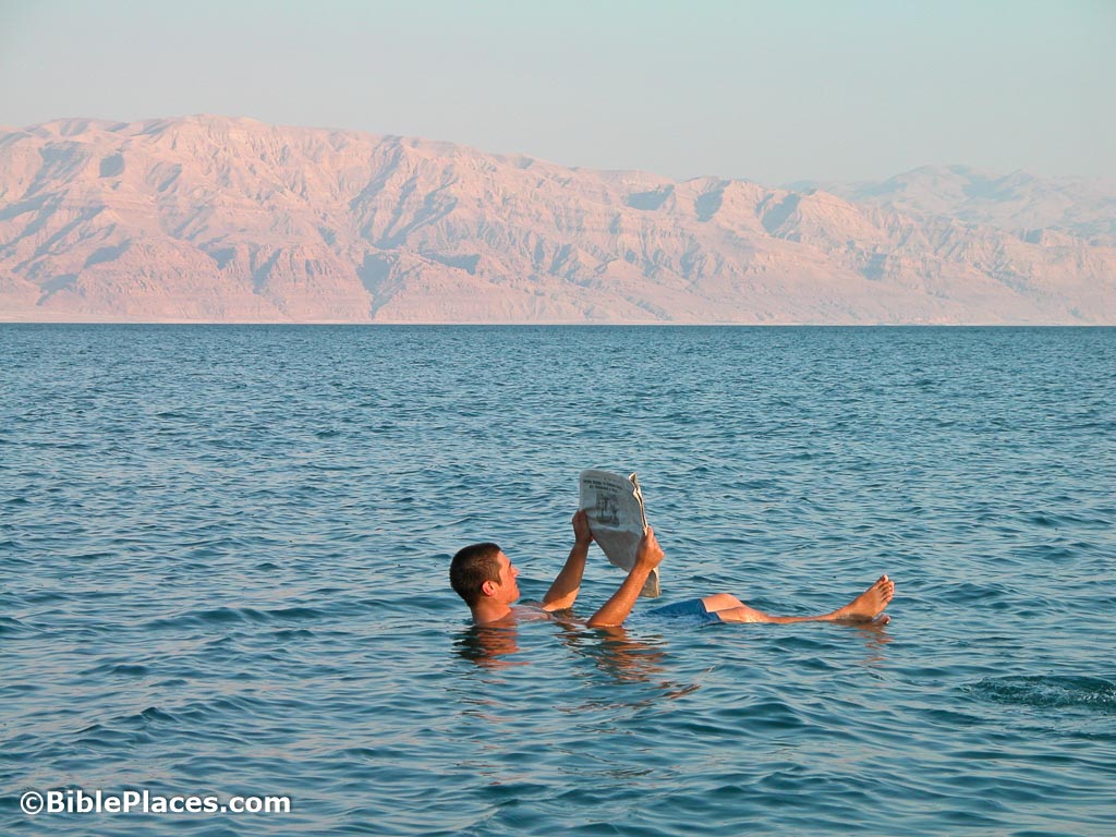 Dead Sea drying: A new low-point for Earth - BBC News